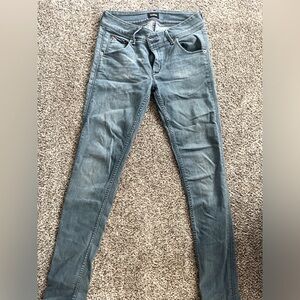 Hudson light colored denim wash skinny jeans. Size 27.